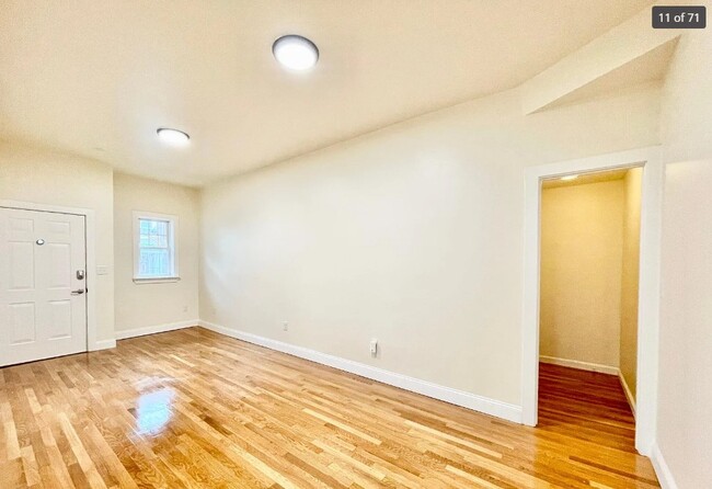 Foto del edificio - 523 E 3rd St