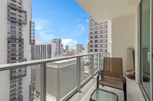 Foto del edificio - 300 S Biscayne Blvd