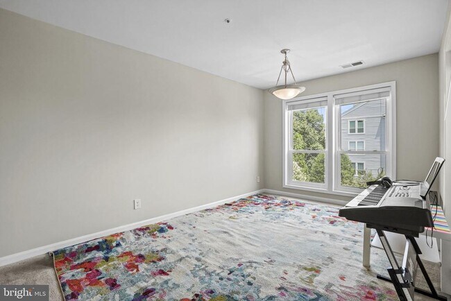 Foto del edificio - 3178 Summit Square Dr