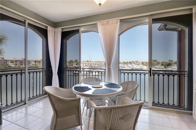 Hermoso puerto deportivo y puerto - 5225 E Harbor Village Dr