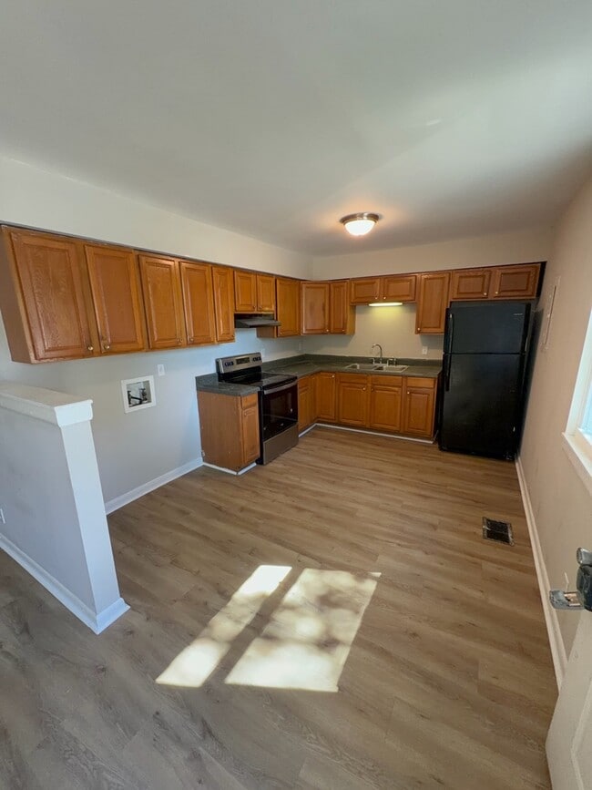 Building Photo - 3351 White Pine Dr