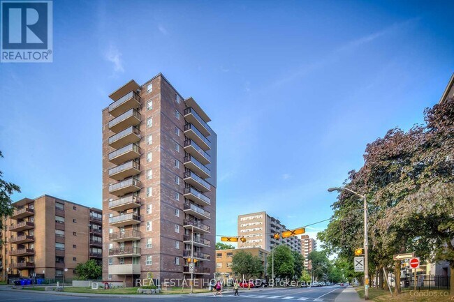 Photo du bâtiment - 1145 Logan Ave