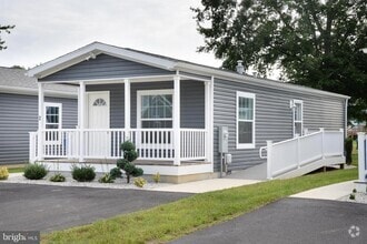 Building Photo - 1 Edgewater Dr