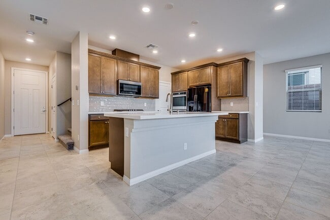 Building Photo - Single family home in ideal Summerlin loca...