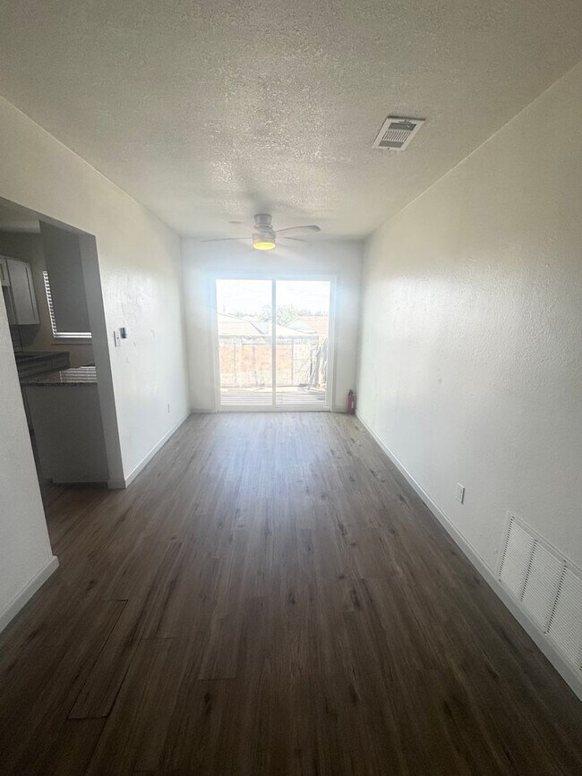 Foto del edificio - 4707 Shadylane Dr