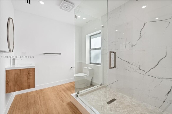 Foto del edificio - 665 NE 117th St