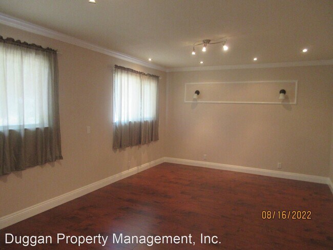 Building Photo - 3 br, 2.5 bath House - 16350 Kinzie St