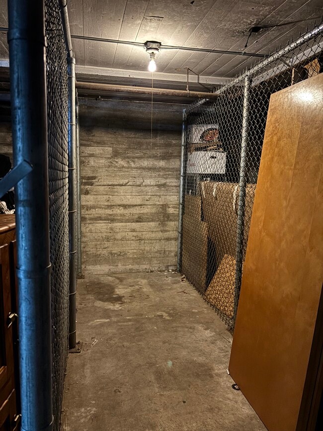 Building Photo - 376 Nelson St SW