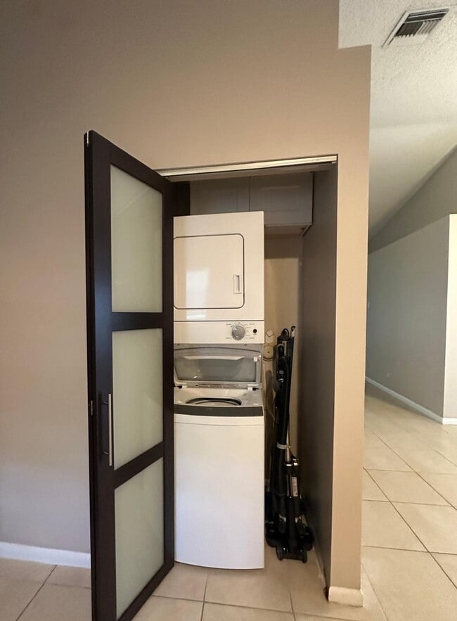 Building Photo - 300 NE 42nd St