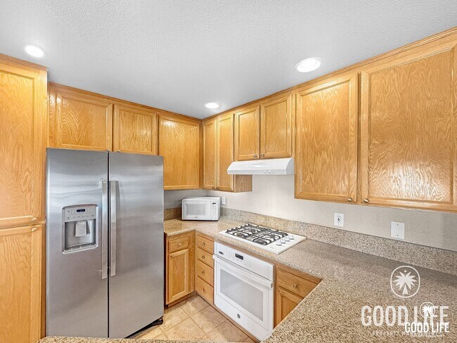Foto del edificio - Great 2B/2BA Townhome in Scripps Ranch w/ New Carpets, A/C & Swimming Pool!