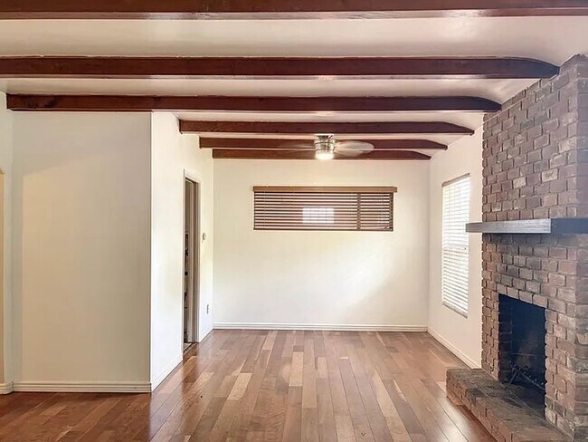 Foto del edificio - 4437 E Clarendon Ave