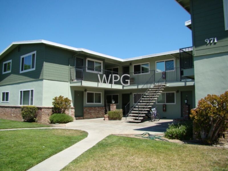 Primary Photo - 971 Whitethorne Dr