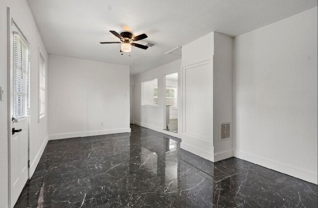 Foto del edificio - 4303 Dacca Dr