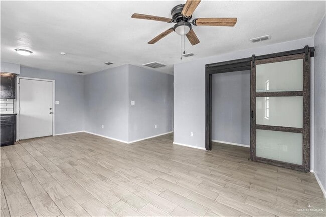 Building Photo - 10 E Wells St