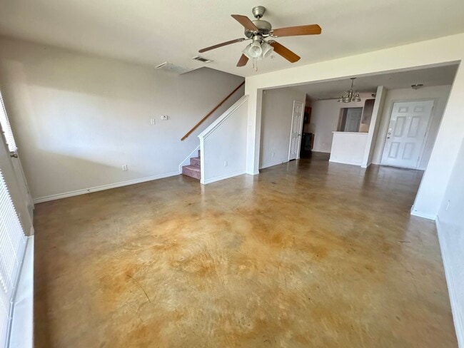Building Photo - 4002 Cambridge Dr