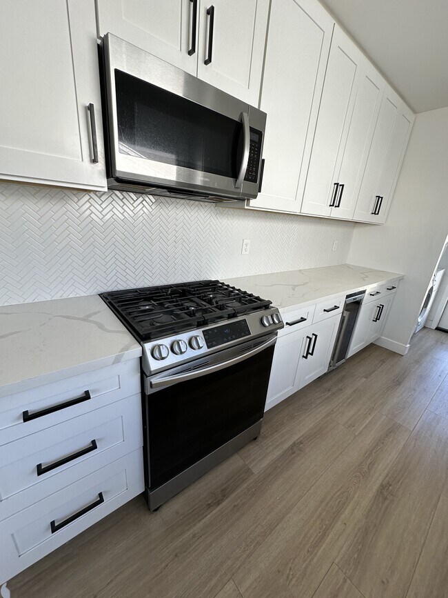 Kitchen - 4923 W 122nd St