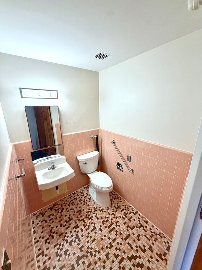 Foto del edificio - Eagle Crest Village Apartments #312: 1bdrm/1bath – All Utilities & Wi-Fi Included!