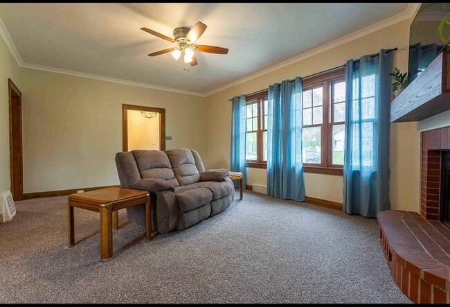 Living room - 1215 Mount Pleasant St