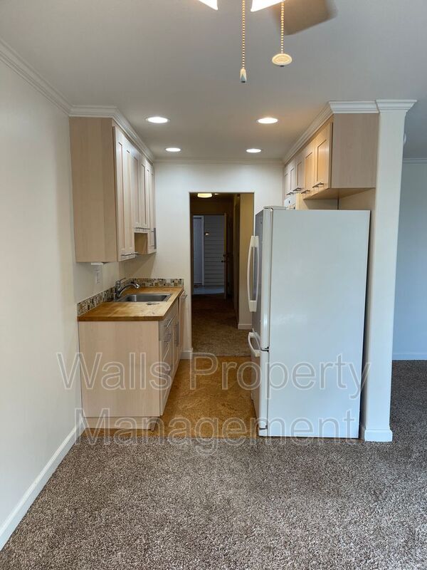 Building Photo - 7060 Lincoln Park Way SW
