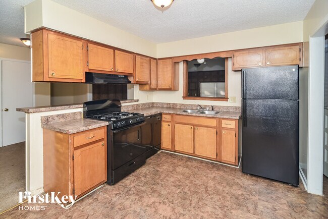 Building Photo - 2561 McArthur Dr