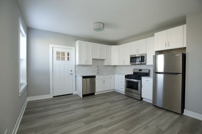 Building Photo - 3942 N Janssen Ave