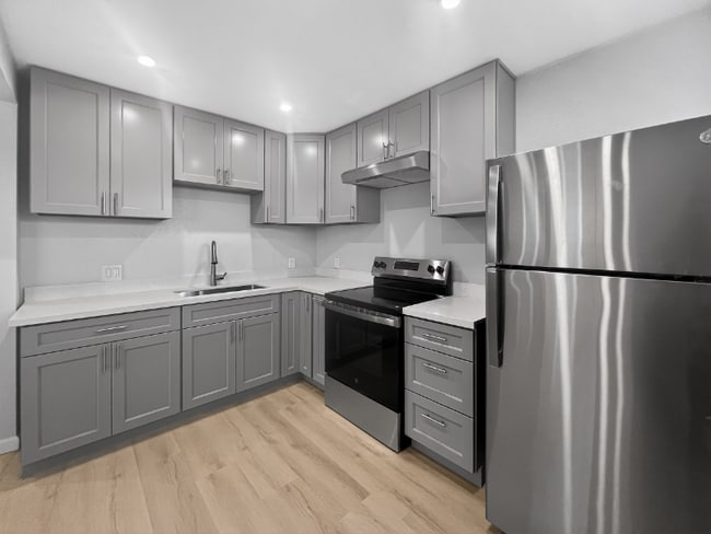 Building Photo - 409 W 18th St