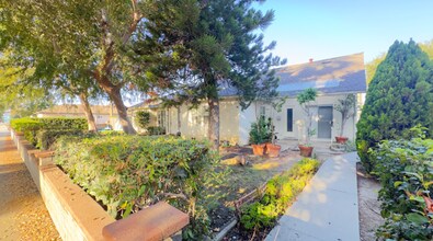 Building Photo - 325 N Glendora Ave