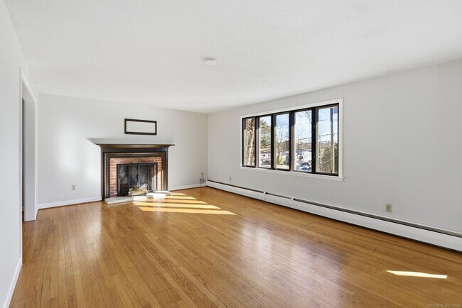 Foto del edificio - 8 Cherryfield Dr