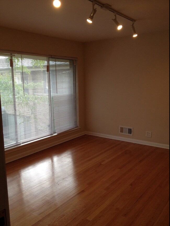 Hardwood Flooring - 1944 Linden Ave