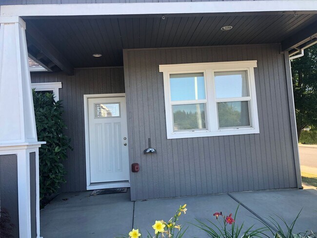 Building Photo - 3 bedroom 2 bath house in Creswell