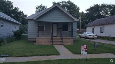 Building Photo - 206 S 5th St