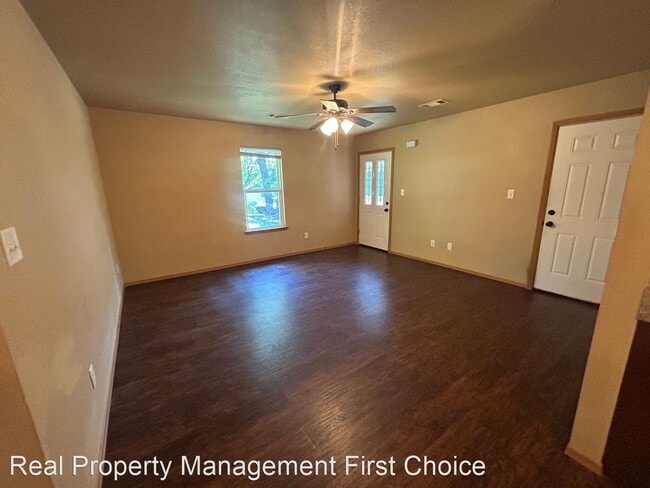 Foto del edificio - 3 br, 2 bath House - 220 W Gary Street Side A