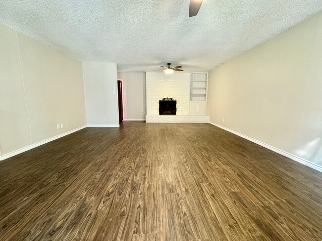 Foto del edificio - Coming Available June 2025 - 3-Bedroom Hom...