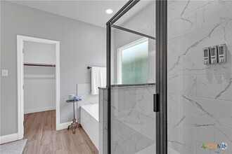 Building Photo - 8508 Glade Dr