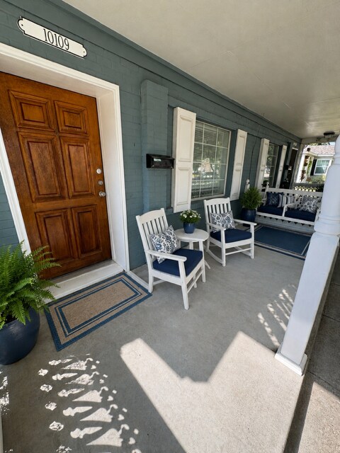 Front porch - 10109 Galway Dr