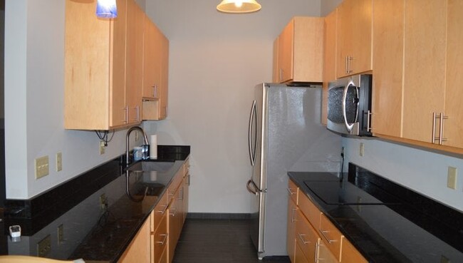 Foto del edificio - 6245 Charing Cross Ln