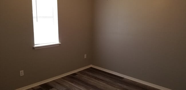 Building Photo - 2 BD, 1 BA, duplex in Cabot