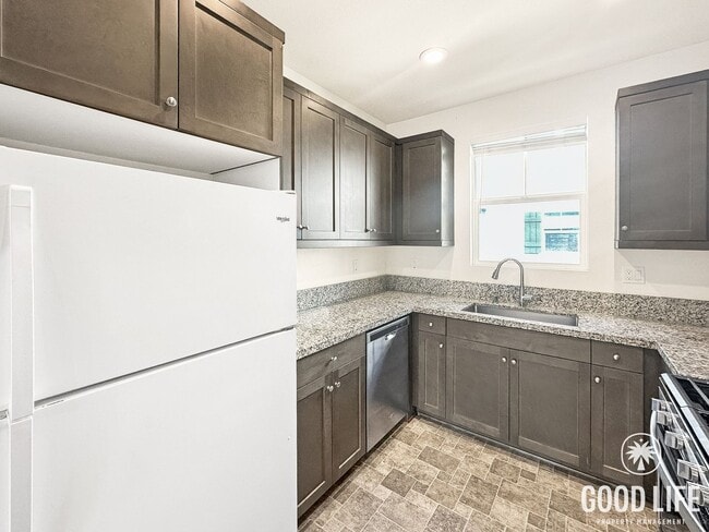 Building Photo - Beautiful 3B/3BA Townhome in Imperial Beach w/ 2-Car Garage & Community Pool!