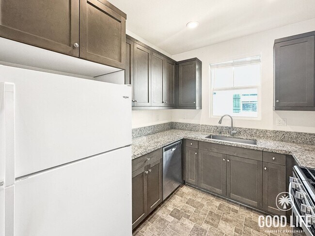 Foto del edificio - Beautiful 3B/3BA Townhome in Imperial Beach w/ 2-Car Garage & Community Pool!