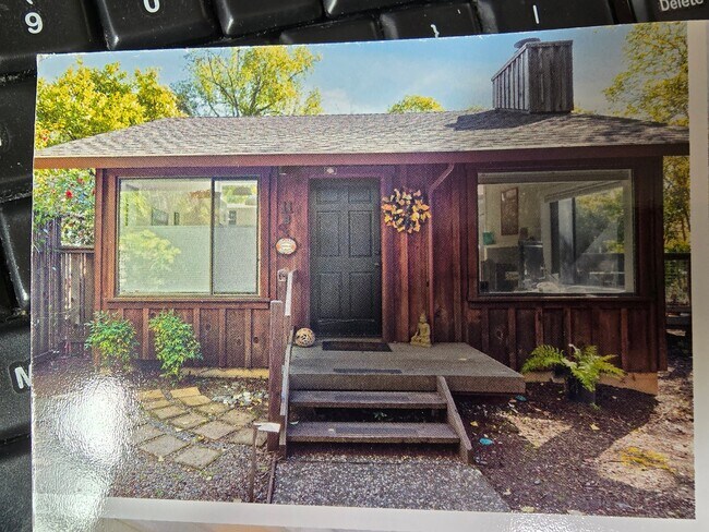 Building Photo - 9 Hillside Ave
