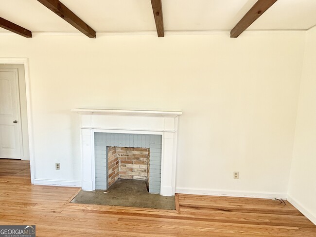 Building Photo - 110 Elm Dr