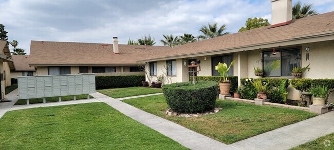 Building Photo - Las Casitas Apartments