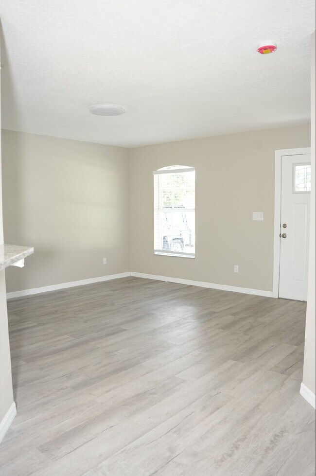 Foto del edificio - 7417 Savannah Ln
