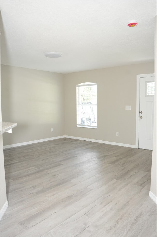 Photo - 7417 Savannah Ln House