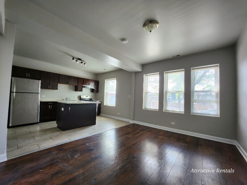Foto principal - 9819 S Loomis St
