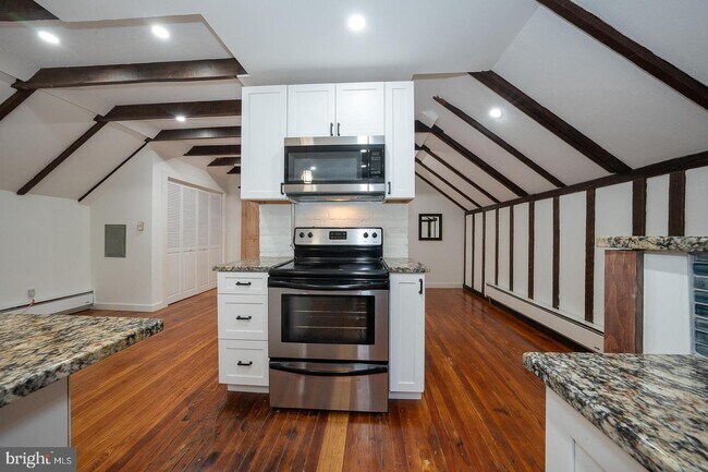 Foto del edificio - 809A-A Mill Rd