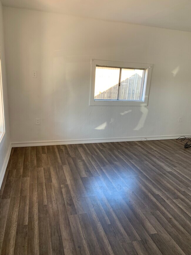 Living Room - 2926 W Granada Rd