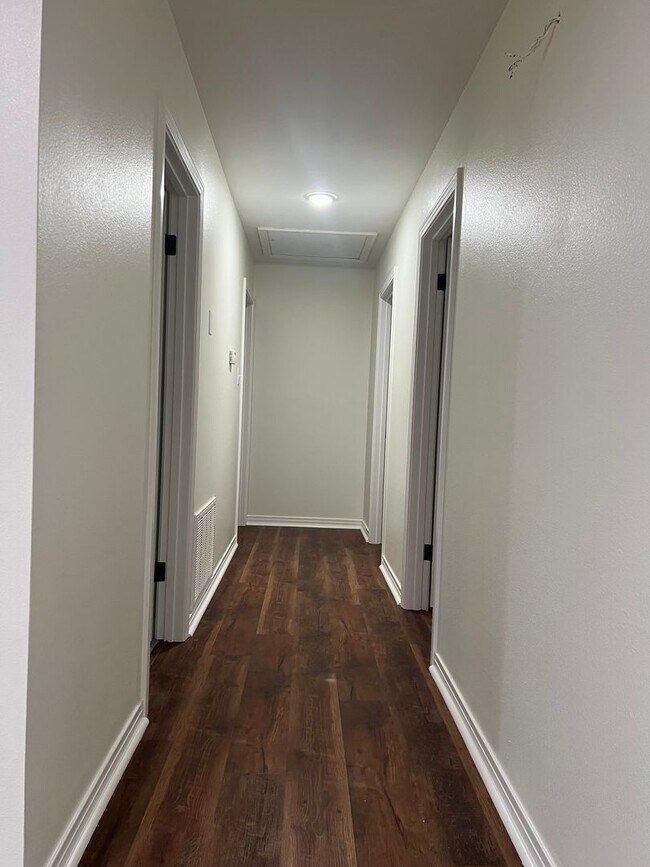 Foto del edificio - 304 S Claremont Ave