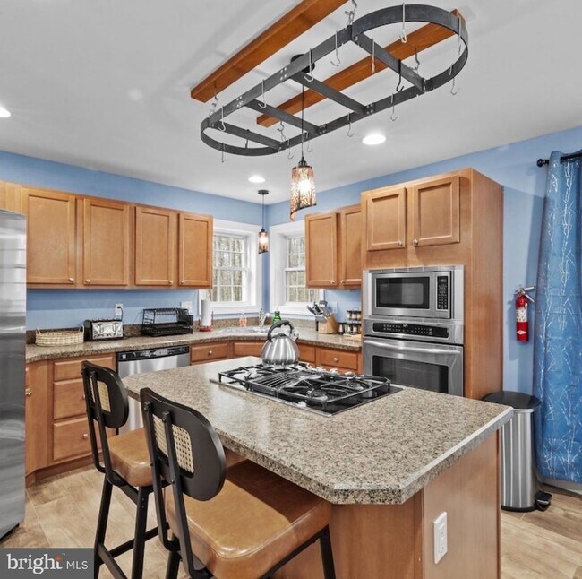 Building Photo - 1141 Riverside Heights W