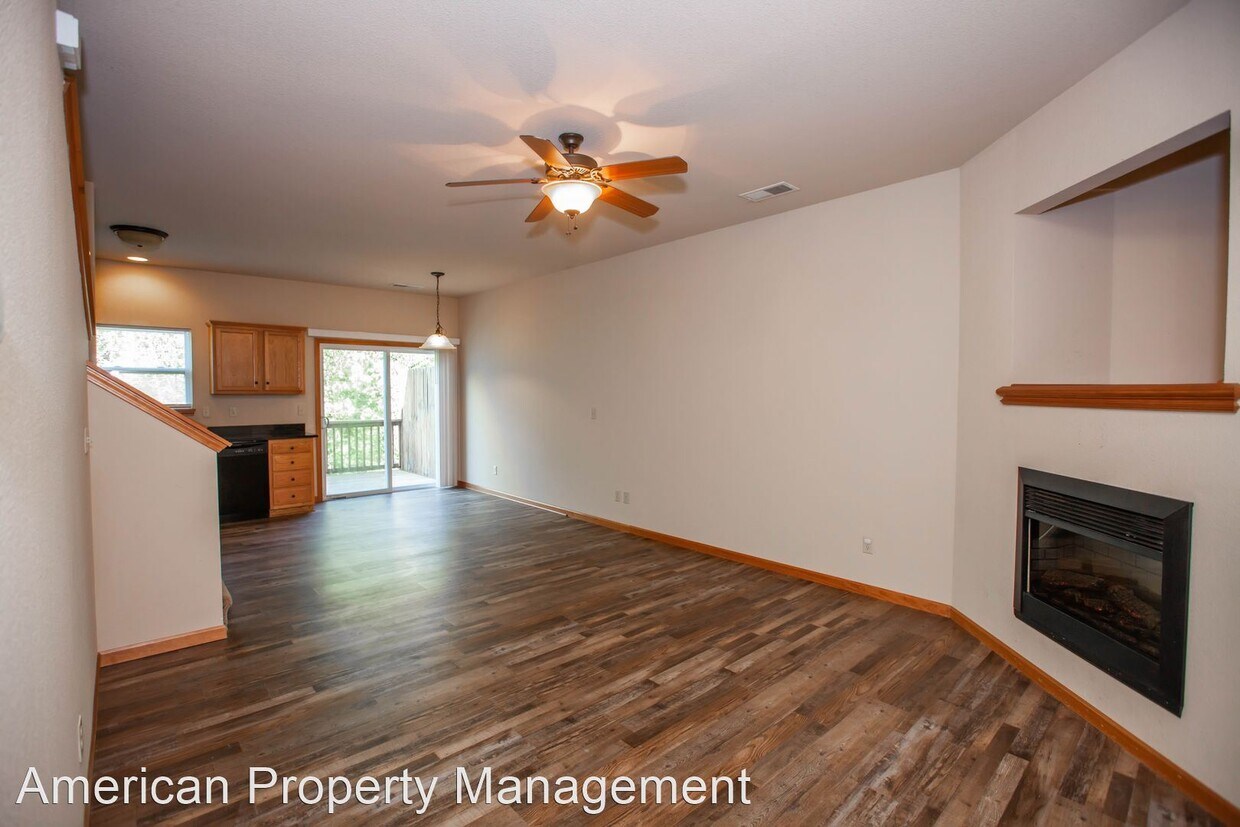 Primary Photo - 2 br, 1.5 bath House - 724 Oakbrook Pl
